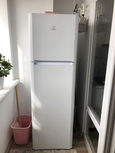 Холодильник Indesit, Б/у, Двухкамерный, 60 * 180 * 50