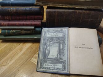 Ostali antikviteti: Naslov: Na prodaju stare knjige iz perioda 1800–1900. godine, na — 2