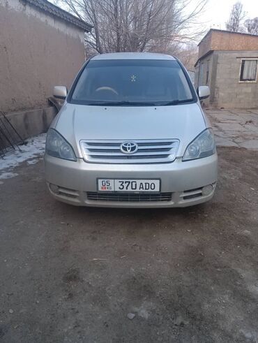 Toyota: Toyota Ipsum: 2001 г., 2.4 л, Автомат, Бензин, Минивэн