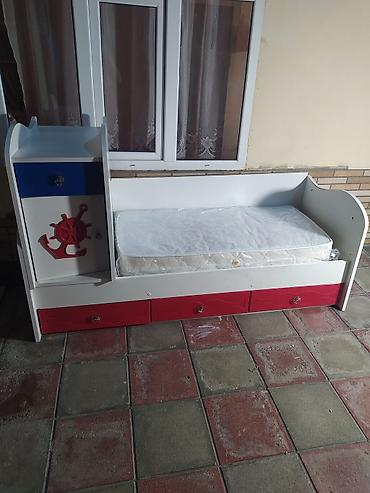 həyət mebeli: Oğlan və qız üçün, İşlənmiş, Çarpayı, Bazasız, Matras ilə, Siyirməli — 1