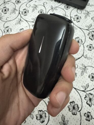 airpods qabi: Qulaqlıq üçün şarj qabı (charging case) - Rəng: qara, yalın və