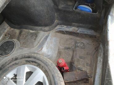 Volkswagen: Volkswagen Passat: 1988 г., 1.8 л, Механика, Бензин, Седан