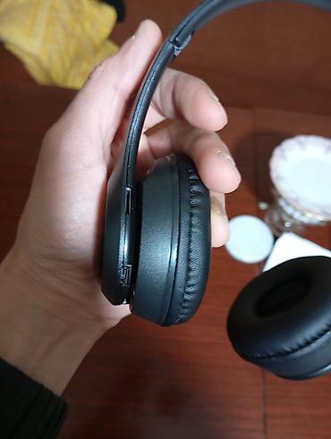 irşad nauşnik: Qulaqcıq – simsiz on-ear model, qara rəng Xüsusiyyətlər: - Bluetooth — 1