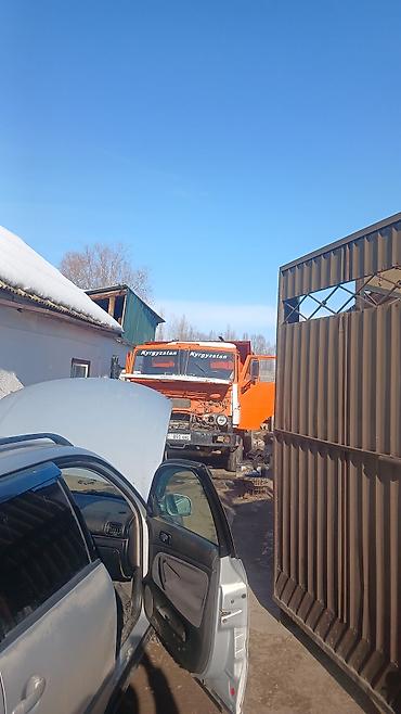 Аренда самосвала: КамАЗ самосвал, оранжевого цвета, с двускатными задними колесами — 2