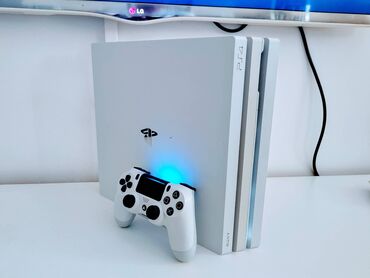 PS4 (Sony Playstation 4): Sony Playstation 4 PRO  od 1Tb, puna instaliranih igrica. Bela sa — 9
