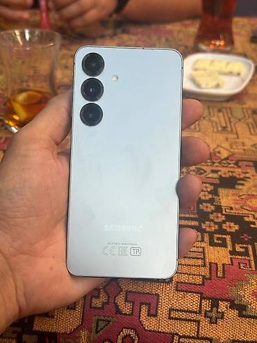 samsung tel: Samsung Galaxy S25, 128 GB, rəng - Gümüşü, Barmaq izi — 2