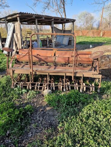 tap.az traktor satislari: Sıralı əkin üçün nəzərdə tutulmuş əkin aqreqatı. Bu, kənd təsərrüfatı