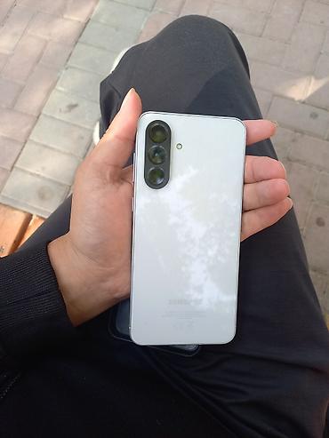 датчик gps для ребенка: Samsung Galaxy A56, Б/у, 256 ГБ, цвет - Белый, 2 SIM — 1