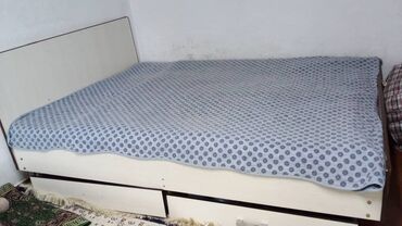 двух спальные кровати: Двуспальная Кровать, Б/у