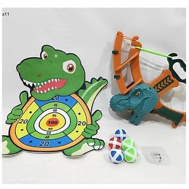 jakne ps: Pikado Dino – set za gađanje sa metom i lopticama na čičak Opis: - — 1
