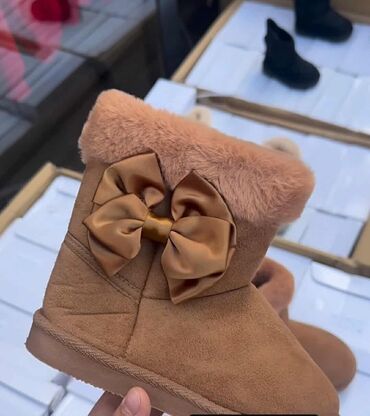 Čizme: Dečje zimske čizmice . Cena 2500 din — 10