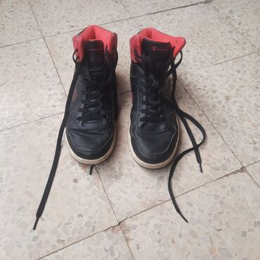 Women's Sneakers and athletic shoes: Cene 500 i 800 din
bele 1000 din — 3