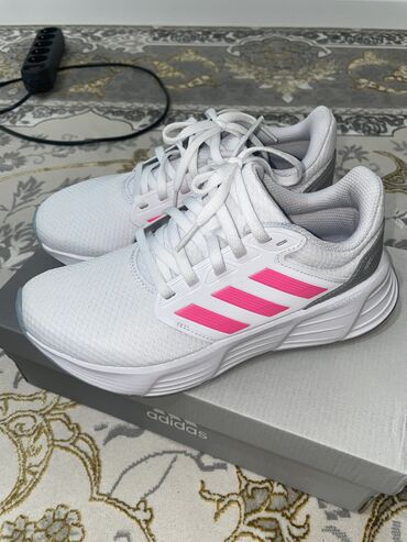 обувь белая: Женские кроссовки Adidas galaxy 6. Оригиналы. Очень удобные и