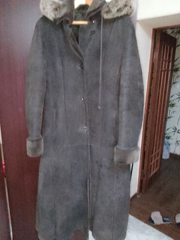 длинное трикотажное платье с капюшоном: Дубленка, Классическая модель, По колено, С капюшоном, M