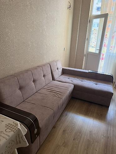 ev t: 1 eded yemek masasi,1 eded kunc divan normal veziyetde ikisi bir yerde — 3