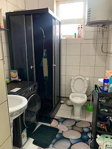 Продажа коттеджей и домов: Продаётся двухэтажный кирпичный дом с закрытым двором и навесом. В ж/м — 5