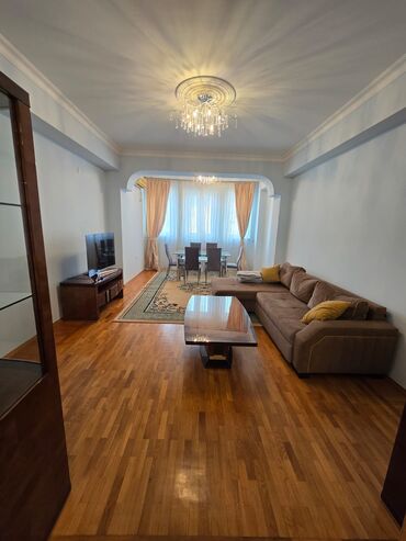 Uzunmüddətli kirayə mənzillər: Mebel və texnika ilə təmin olunmuş geniş 3 otaqlı mənzil — 1