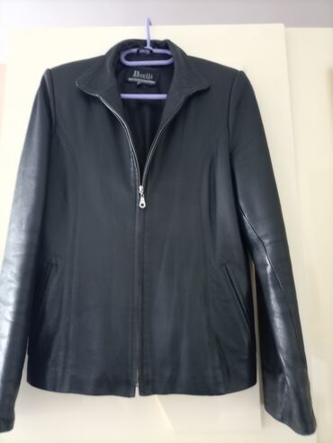 Ostale jakne, kaputi, prsluci: Italijanska kožna jakna u odličnom stanju,mekana koža sa dva usječena