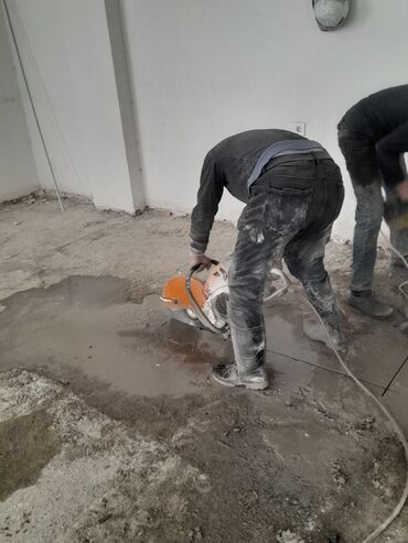 Beton işləri: Beton kesen deşen senarizle şovarezle karotla deliyin açılmasıtros — 2