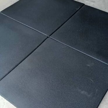 Дом и сад: Qara rəngdə olan bu kvadrat formalı döşəmə plitələri, istər evdə