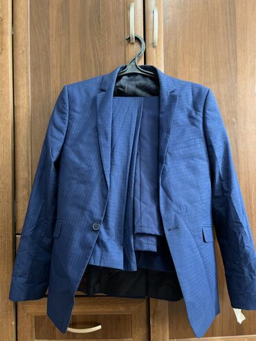 синий классический мужской костюм: Продаются вещи мужские! 1) костюм с 2 брюками классика размер М цена