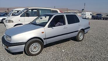 химичиска авто: Volkswagen Vento: 1992 г., 1.8 л, Механика, Бензин, Седан — 4