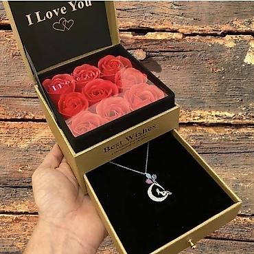 buxarli mop: Hədiyyə qutusu dəsti – gül və kolye - Qutu: Qızılı tonlarda, “I Love — 1