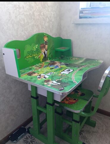 Детские столы: Б/у, Для девочки и мальчика, Письменный стол
