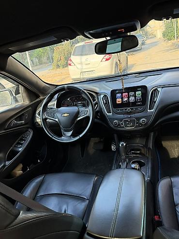Chevrolet: Chevrolet Malibu – ağ rəngli, sedan kuzov. Xüsusiyyətlər: - — 7