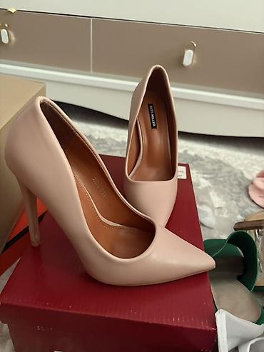 Stiletto 55 AZN Alinib 20 az satııır 2 defe geynilib Miss Miller qadın