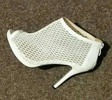 bela klasicna kosulja: Sandals, 38.5
