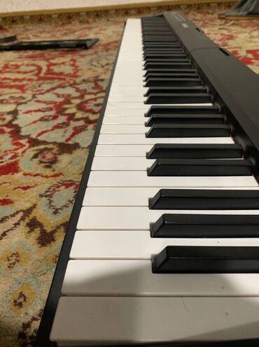 midi keyboard: Цифровое пианино (портативная клавиатура) - Полноразмерная