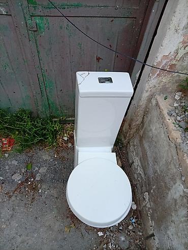 Unitazlar: Monoblok unitaz, ağ keramika korpuslu. - Üstdən düyməli su bakı ilə — 3