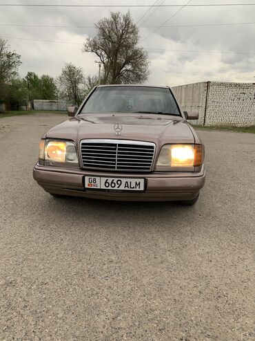 мерс 1994: Mercedes-Benz : 1994 г., 2 л, Автомат, Бензин