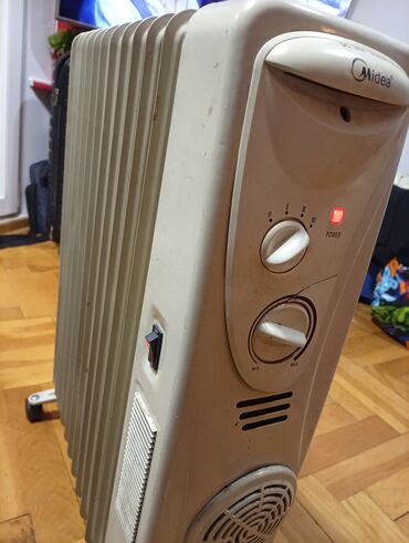 Uljani radijatori: Ulje­ni radijator Midea sa 12 rebara i ispravnim ventilatorom - Tip — 8