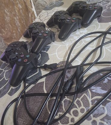 PS3 (Sony PlayStation 3): Playstation 3 (500GB) Ev ucun almisiq tezedir.Icersinde 40dan cox oyun