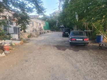 Anbar və emalatxanalar: Dərnəgüldə,7ci mikrorayonda 210 kv obyekt icarəyə verilir.Əlavə də
