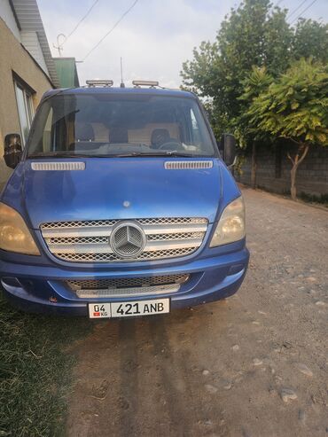 запчасти на корейские авто конт 15г бишкек фото: Грузовой фургон Mercedes-Benz Sprinter синего цвета с высоким кузовом