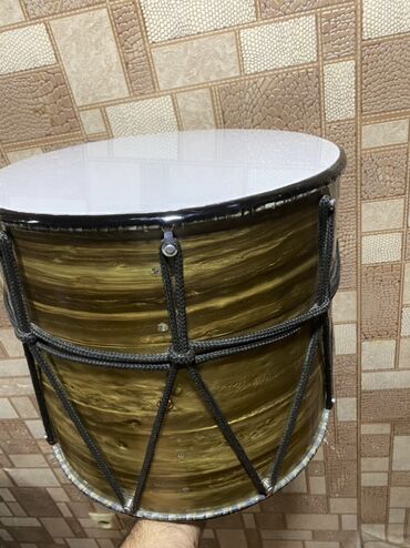 Гитары: Çox təcili satılır. Sağanağı quru və ağırdır. Sm58 mikrafon var. Çixol