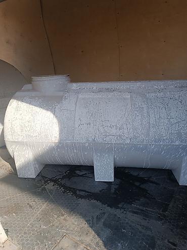 Все для дома и сада: Su çəni – 1000 litr, üfüqi tip - Həcm: 1000 L (üzərində “1000 LT” — 1