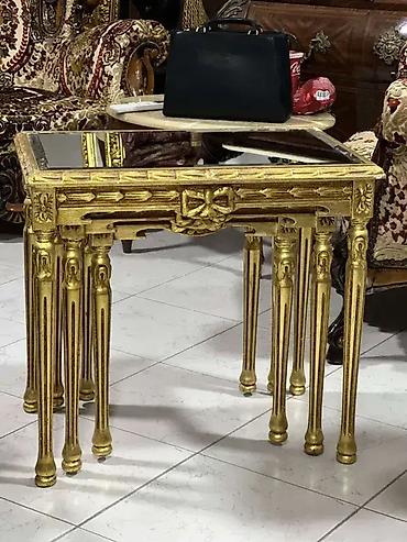 lenjivac: Set tri stočića 🪑 Odlično stanje 🌟 Pozlata ✨ Lično preuzimanje ili — 2