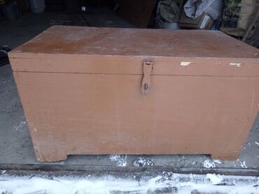 садовая мебель бу: Продаю сундук деревянный. Антикварный. В хорошем состоянии