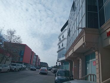 Ofislər: İcarəyə verilən ofis sahəsi. Babek pr 31, ağ şəhər ctiy park ilə — 1