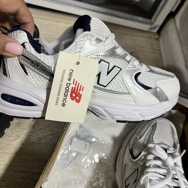 лоро пьяна: Кроссовки New Balance 530 белого цвета 36 размер