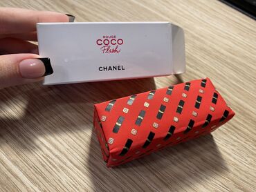 Digər aksesuarlar: Коробочка от Chanel с зеркалом для хранения и переноса помады с собой