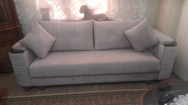 Nənnilər: SvmcEndirimm. divan satılır 220 azn.Ölçü:2.30 sm.Açılır,bazası var
