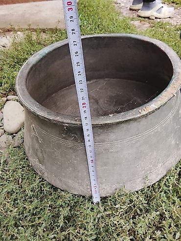 plov arabası: Böyük ölçülü mis qazananlar.3ədəd qazan müxtəlif ölçülərdə.Ən böyük — 4