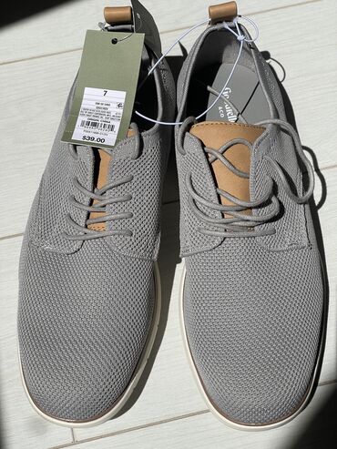 новая мужская обувь: Размер 41-42. 
Цена: 3000 сом
С 🇺🇸 качество 🔝🔥