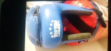 Спортивная форма: Кимоно 130 размем шлем кожанный, для поднягивание труба — 2