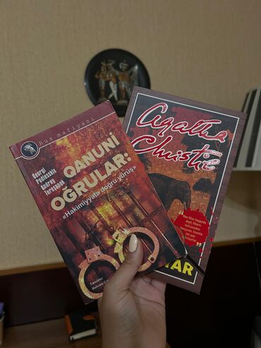 VAZ (LADA): Kitab paketi – 4 adda müxtəlif mövzu - Qanuni Oğrular: “Hakimiyyətə